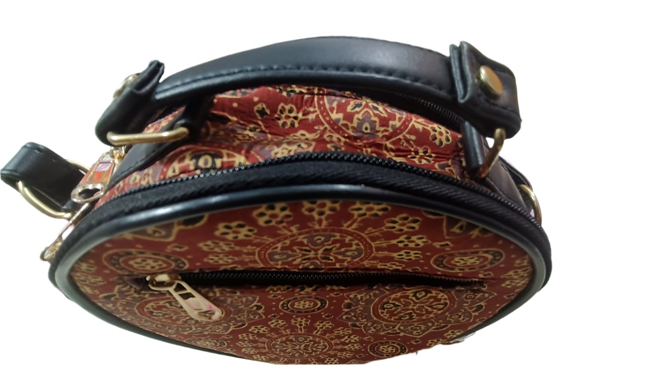 round sling bag