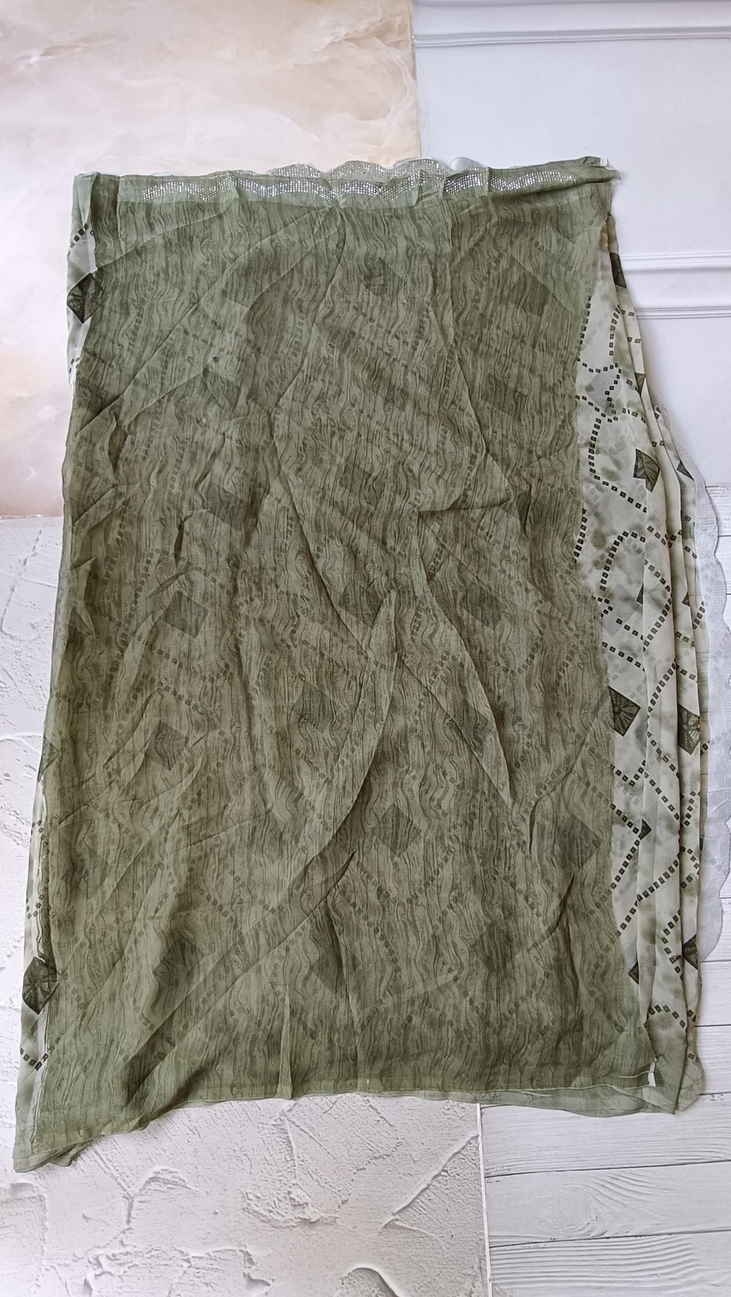 Elegant Women's Chiffon Saree with Swarovski Diamond Work & Cutwork Border