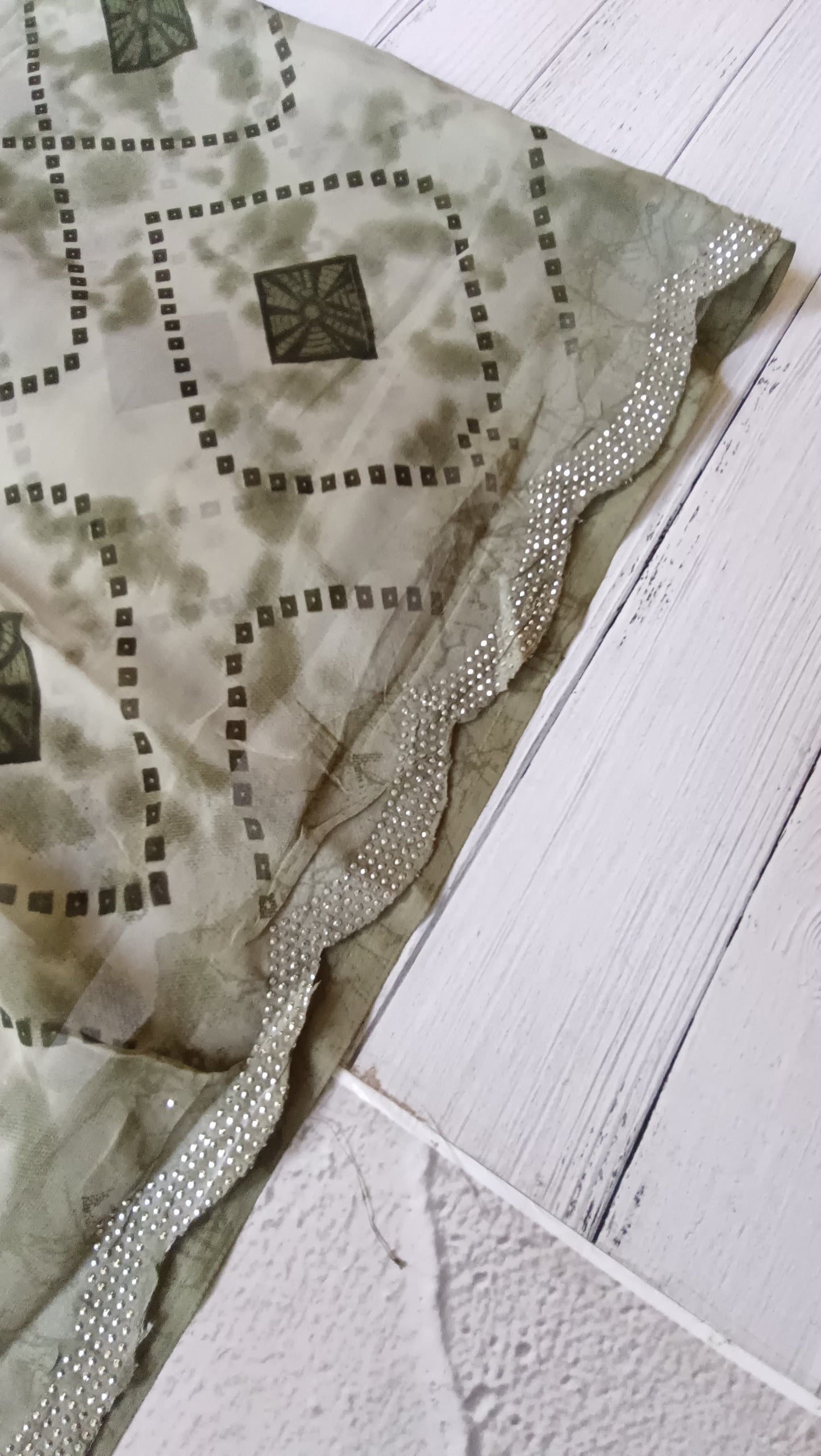 Elegant Women's Chiffon Saree with Swarovski Diamond Work & Cutwork Border