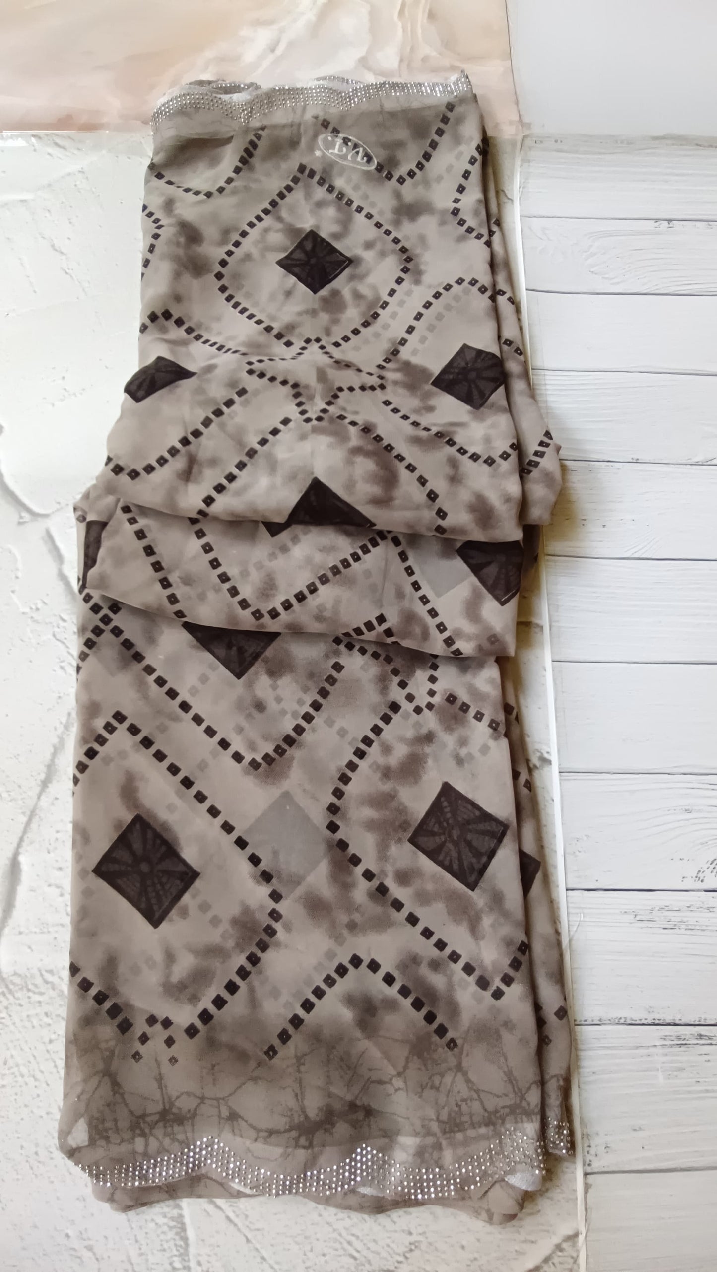 Elegant Women's Chiffon Saree with Swarovski Diamond Work & Cutwork Border