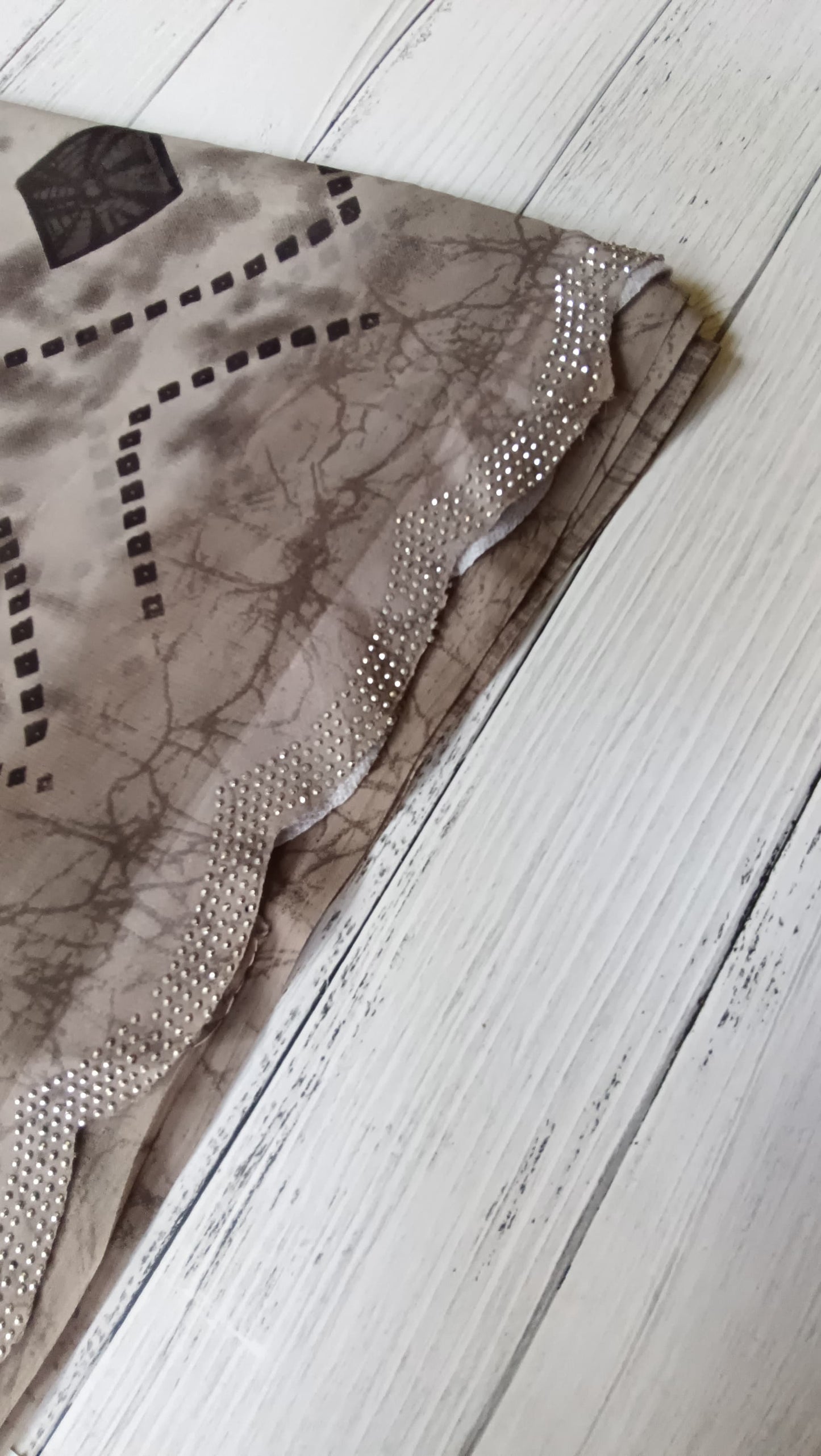 Elegant Women's Chiffon Saree with Swarovski Diamond Work & Cutwork Border