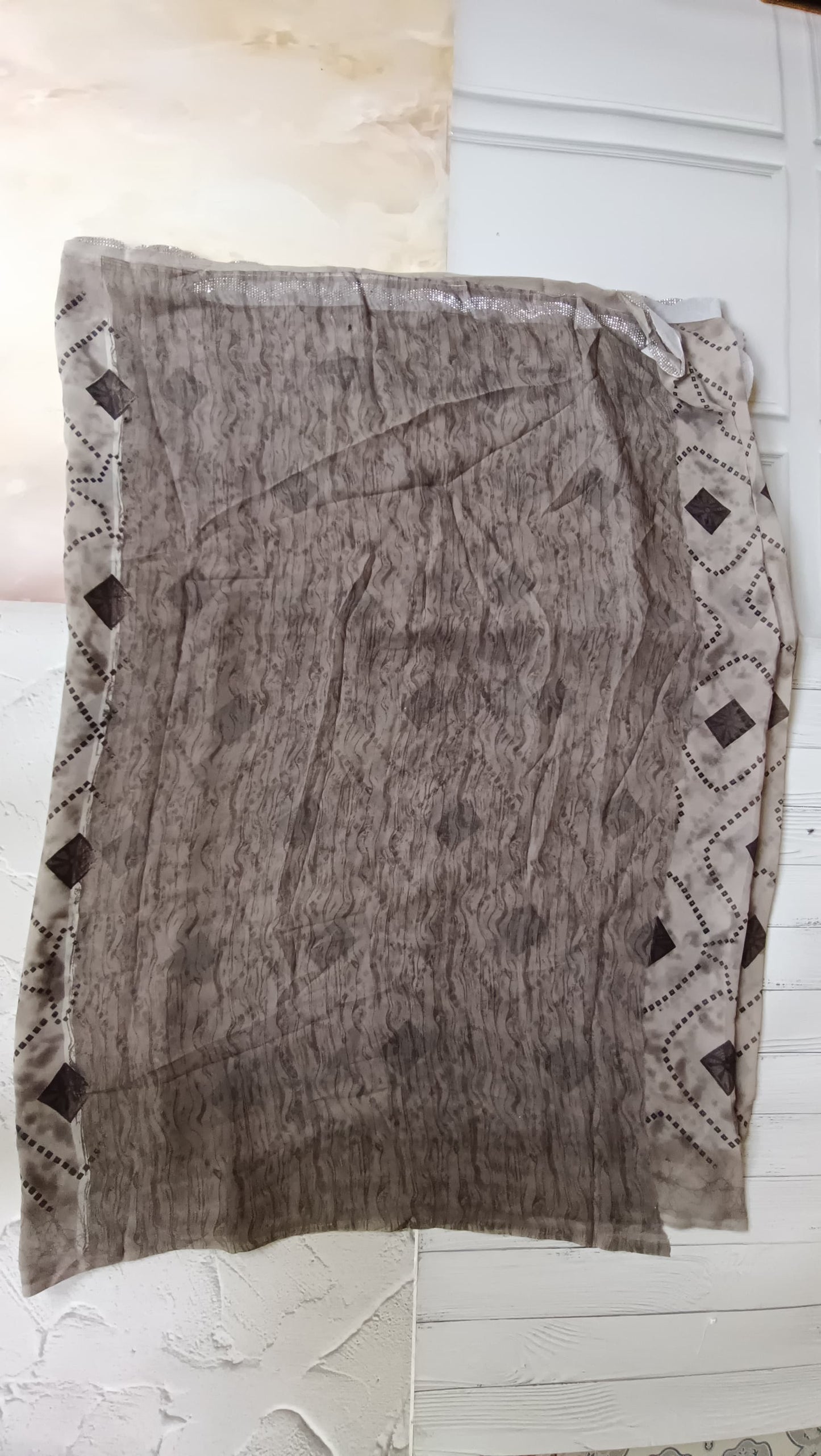 Elegant Women's Chiffon Saree with Swarovski Diamond Work & Cutwork Border