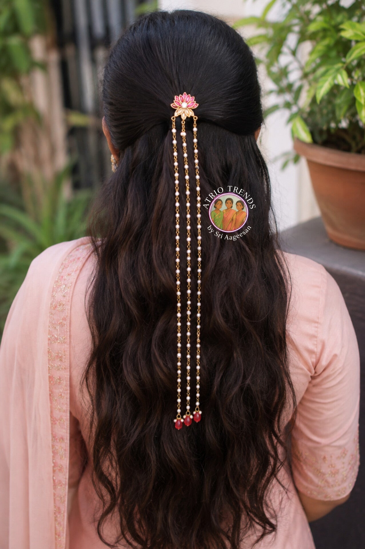 Lotus hair hook with long pearl hangings