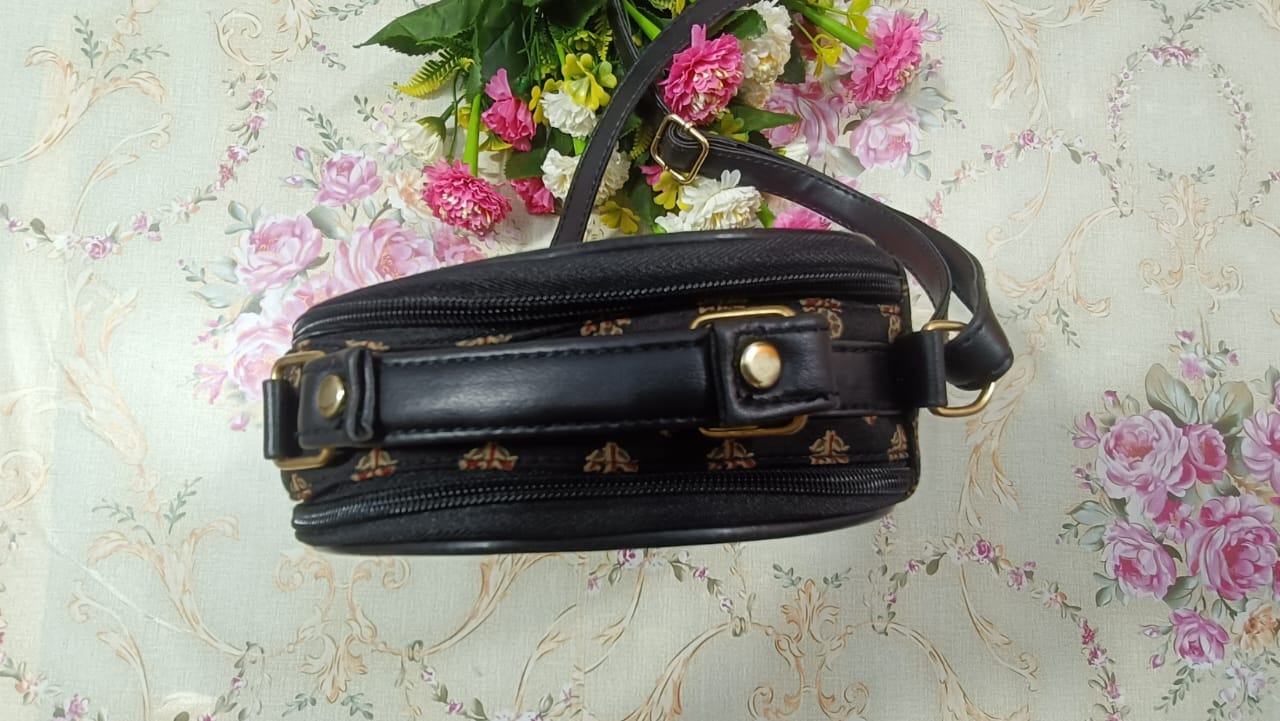 round sling bag