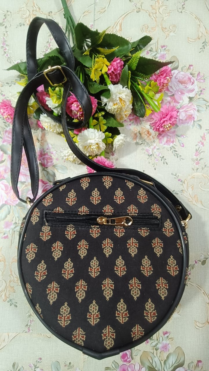 round sling bag