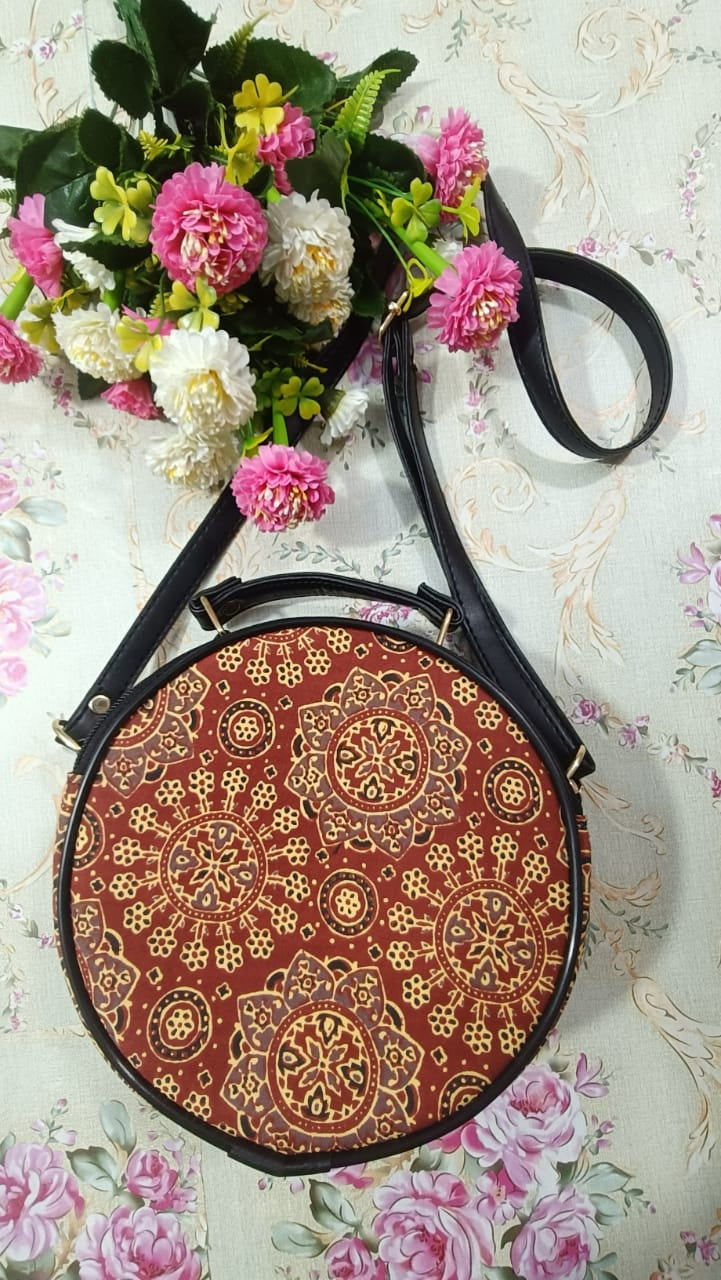round sling bag