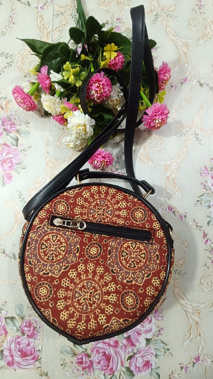 round sling bag