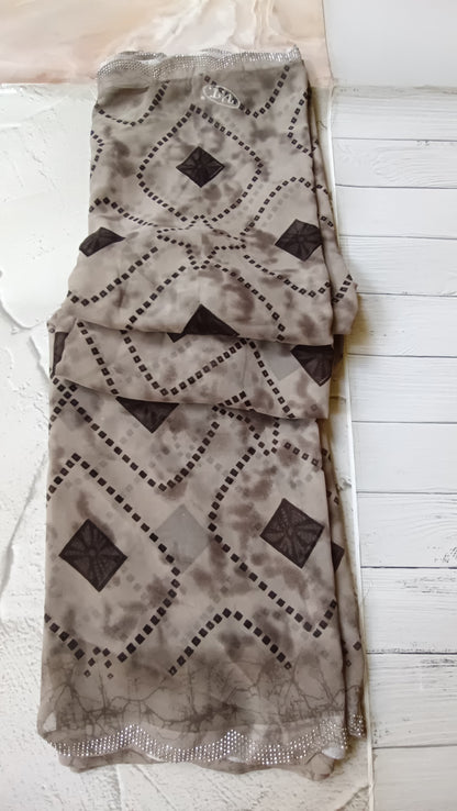 Elegant Women's Chiffon Saree with Swarovski Diamond Work & Cutwork Border