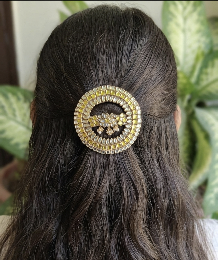 Center clip with hangings