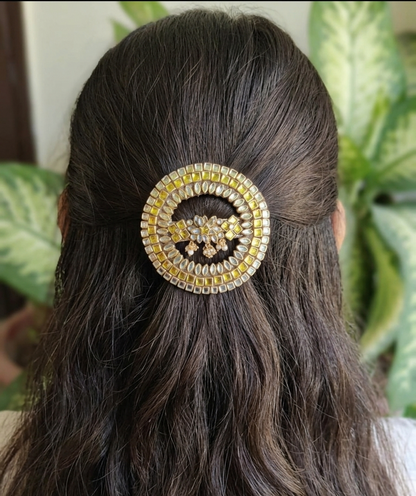 Center clip with hangings